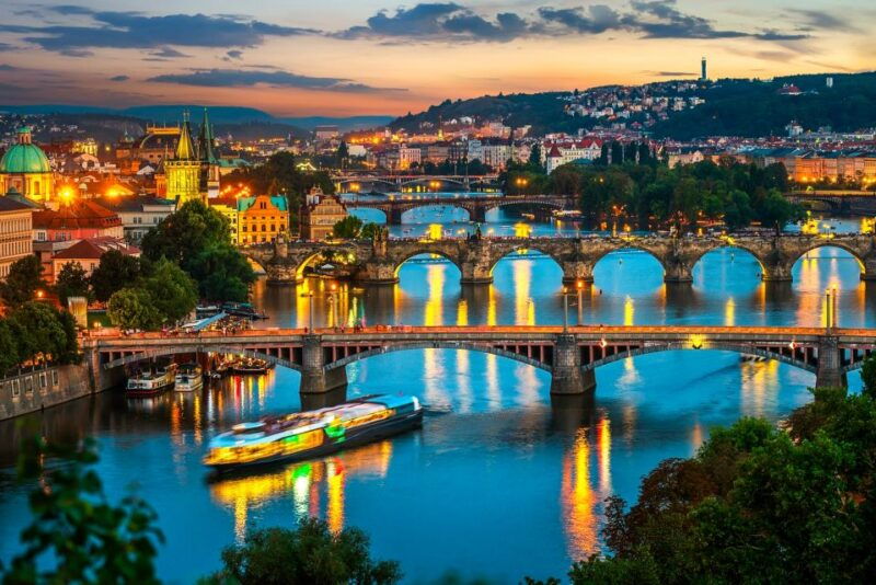 prague-vltava-river-night-cruise-with-buffet