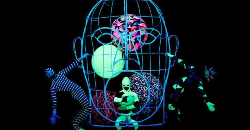 prague-wow-show-black-light-theater
