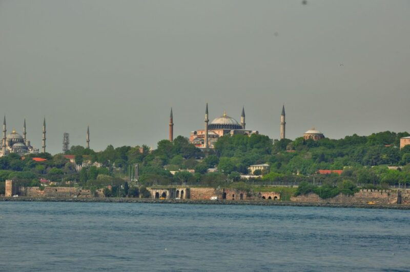 private-gourmet-food-tour-of-istanbuls-two-continents