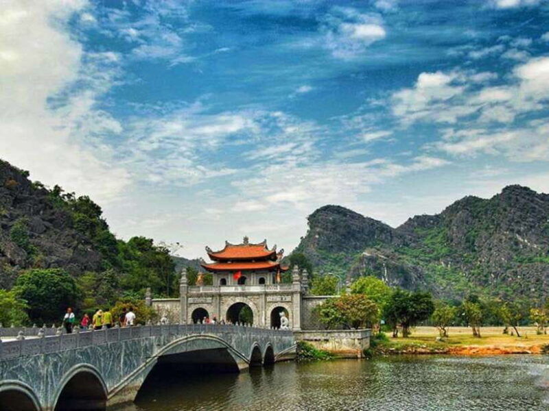 private-ninh-binh-day-trip-hoa-lu-tam-coc-mua-cave