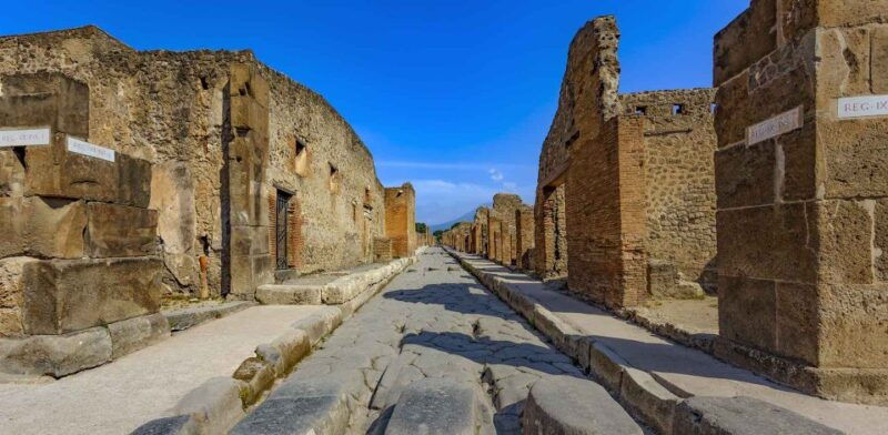 private-pompeii-tour-and-archaeological-museum-of-naples