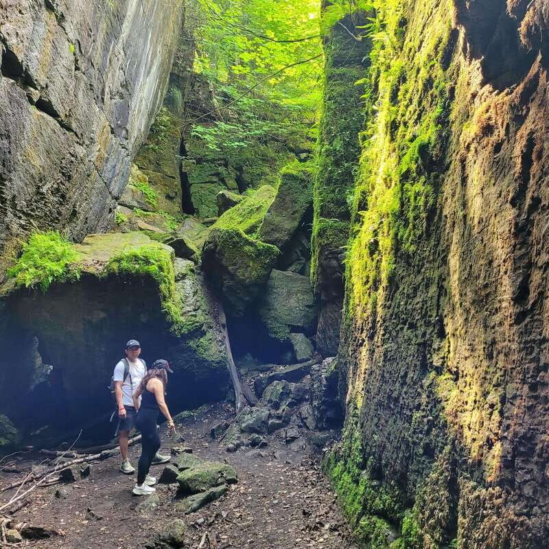 private-singhampton-caves-hike-collingwood-blue-mountain