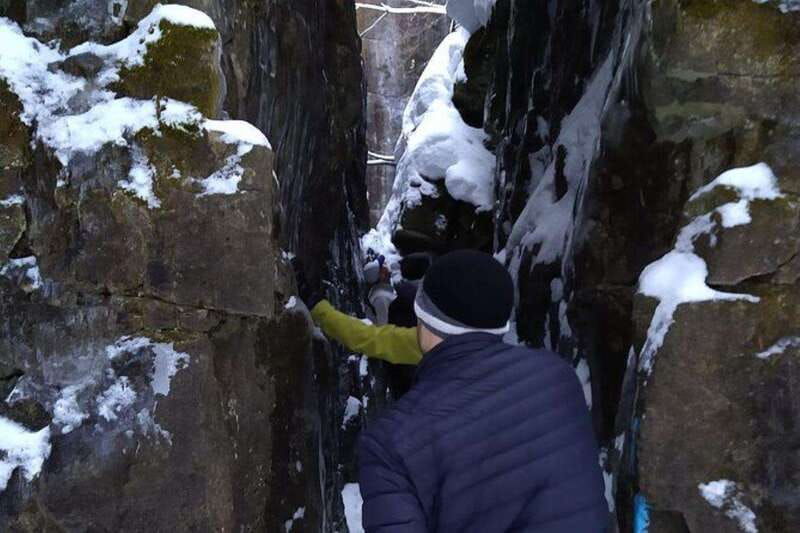 private-singhampton-caves-snowshoe-collingwood-blue-mountain