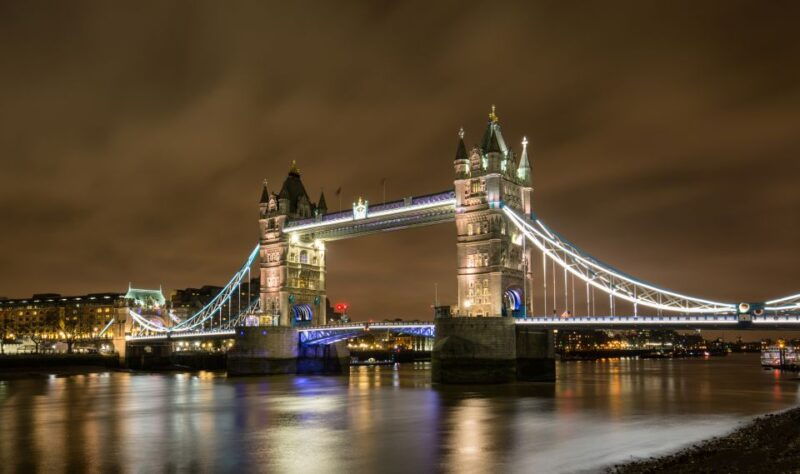 private-tour-experience-the-christmas-magic-in-london-2