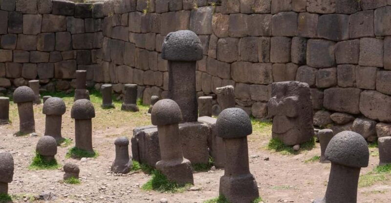 puno-aymara-route-and-titicaca-castle-entrance