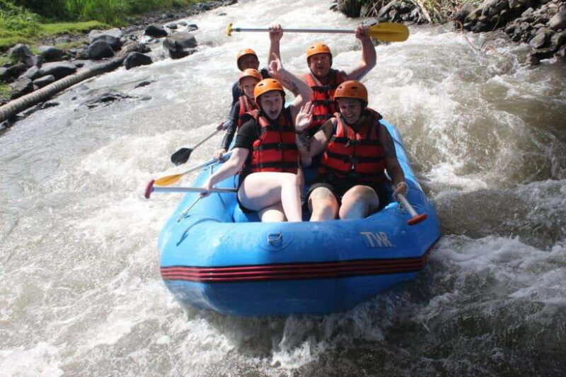 rafting-on-the-telaga-waja-river-with-lunch