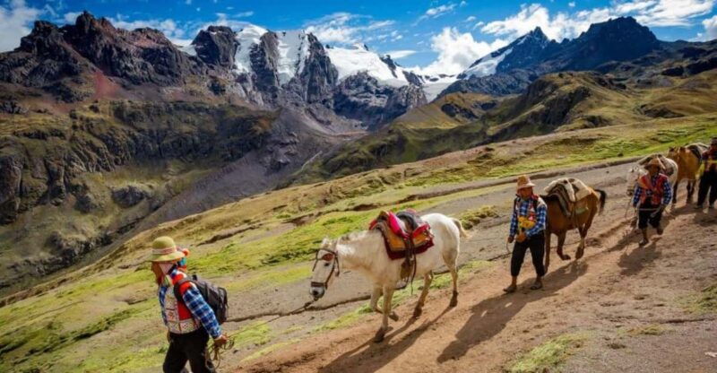 rainbow-mountain-horseback-riding-tour-buffet-lunch-4