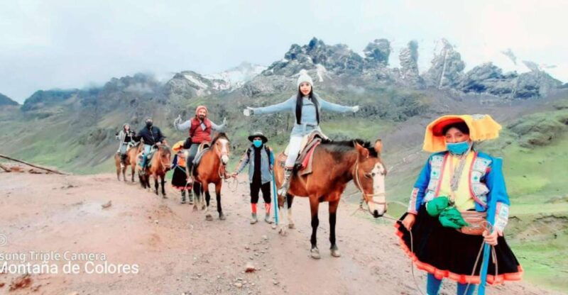 rainbow-mountain-horseback-riding-tour-buffet-lunch-5