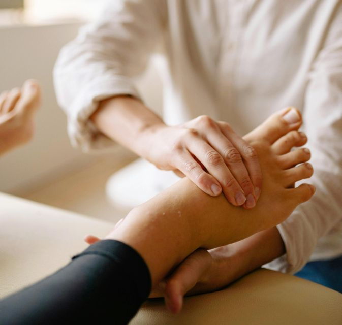 reflexology-massage-for-relaxing-moments-at-home