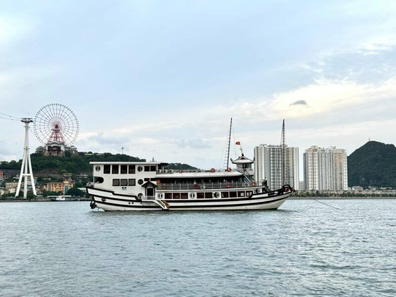 reneas-heritage-voyage-journey-to-halong-bay-bai-tu-long