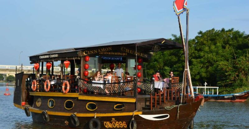 romantic-sunset-dinner-cruise-in-hoi-an
