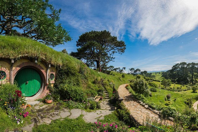 Rotorua to Auckland via Hobbiton Movie Set and Waitomo Caves OneWay Private Tour - An In-Depth Look at the Rotorua to Auckland Private Tour