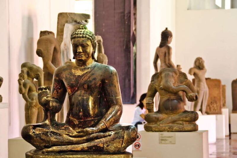 royal-palace-national-museum-wat-phnom-with-private-tour