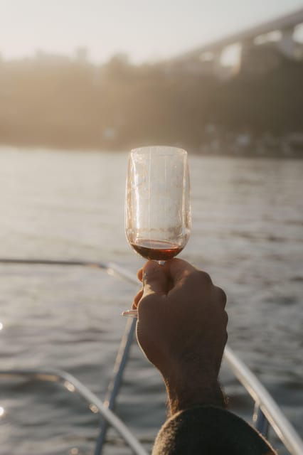 sailboat-douro-river-cruise-with-cheese-tonic-porto