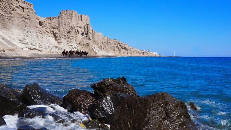 santorini-horseback-riding-tour-on-the-beach