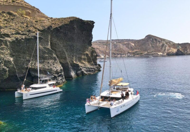 santorini-sunset-sailing-cruise-with-dinner-and-drinks