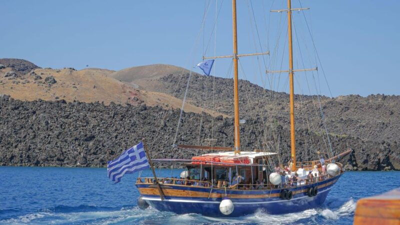 santorini-volcano-hot-springs-and-oia-sunset-tour