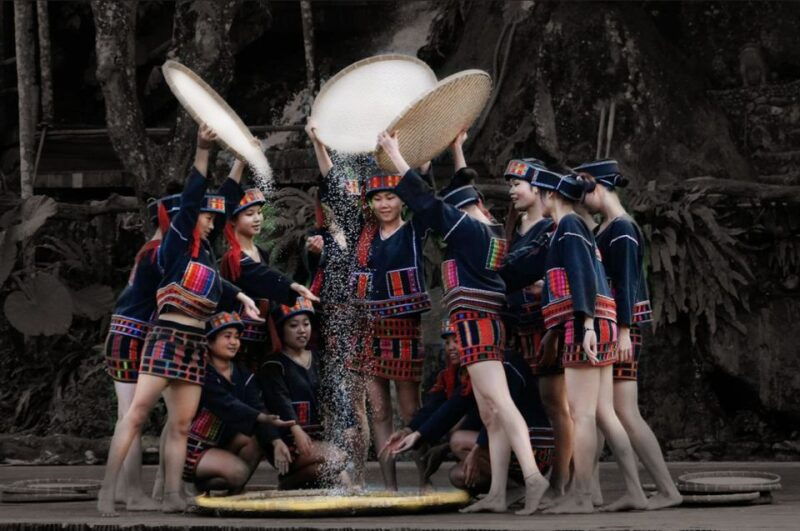 sanya-half-day-private-tour-of-li-miao-minority-park