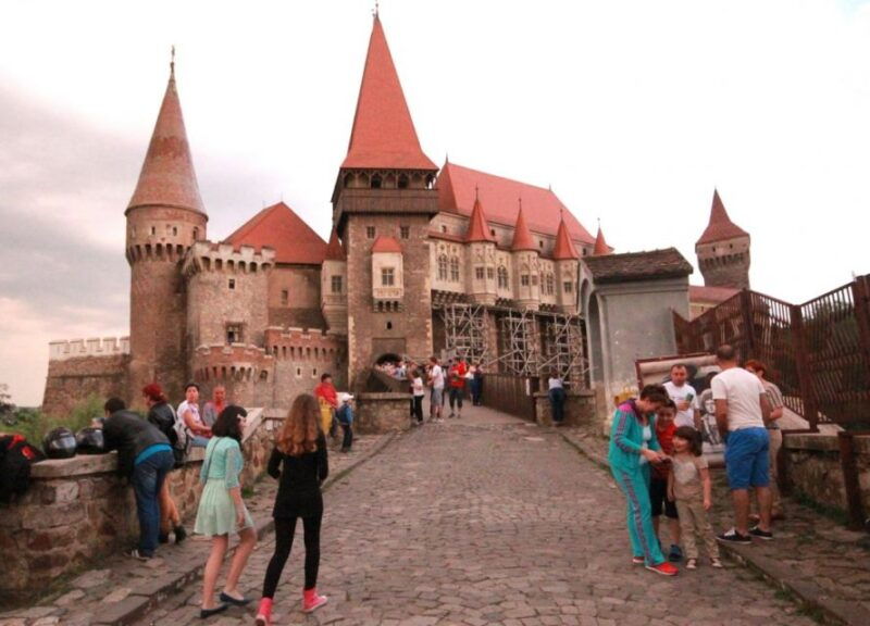 sb04-alba-iulia-corvin-castle-romanias-legendary-heart