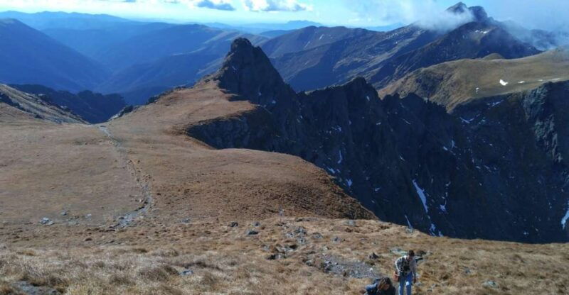 sb05-carpathian-heights-hiking-to-balea-cascada-lake