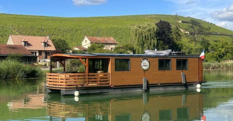 semi-private-solar-boat-cruise-in-champagne