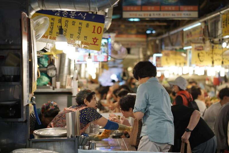 seoul-guided-street-food-tour-at-namdaemun-market