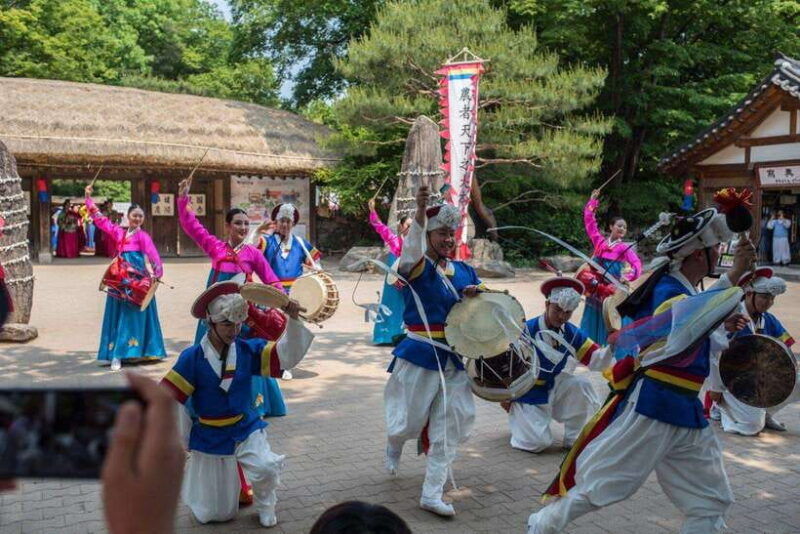 seoul-hwaseong-fortress-folk-village-and-starfield-library