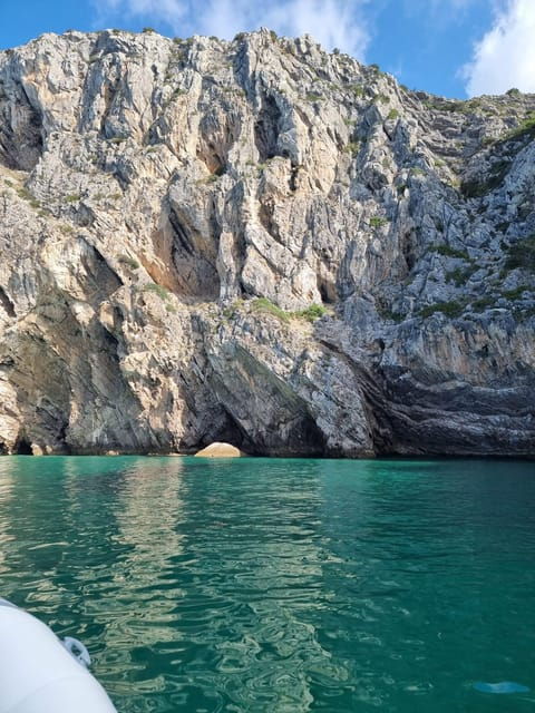 sesimbra-boat-trip-along-beaches-and-bays-with-snorkeling