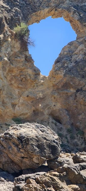 sesimbra-boat-trip-to-the-wild-beaches-and-caves