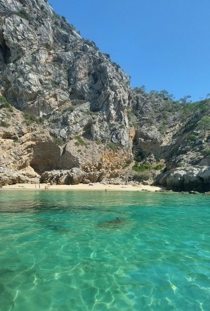 sesimbra-secret-bays-and-beaches-boat-tour-with-snorkeling