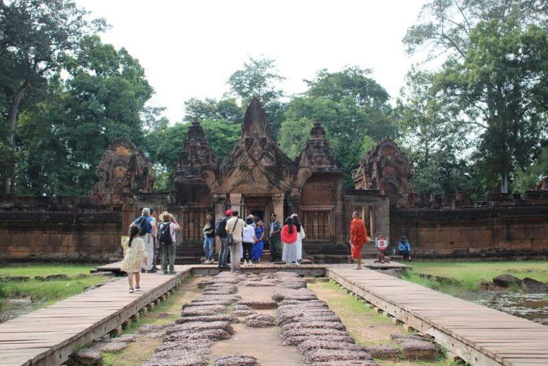 siem-reap-banteay-srei-and-kbal-spean-day-trip