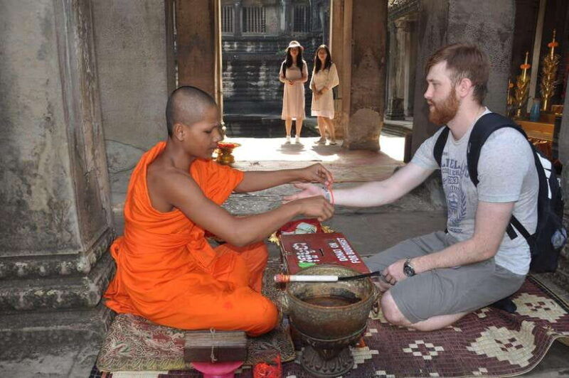 siem-reap-cambodian-buddhist-water-blessing-and-local-market-3