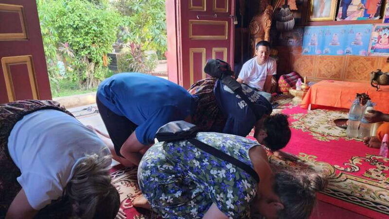 siem-reap-cambodian-buddhist-water-blessing-and-local-market-4