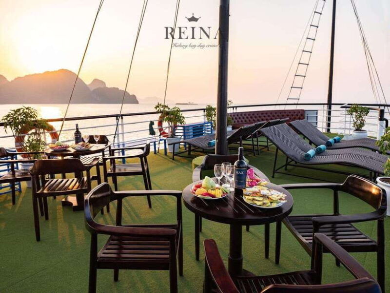 small-deluxe-cruise-in-halong-bay-day-with-lunch-and-sunset