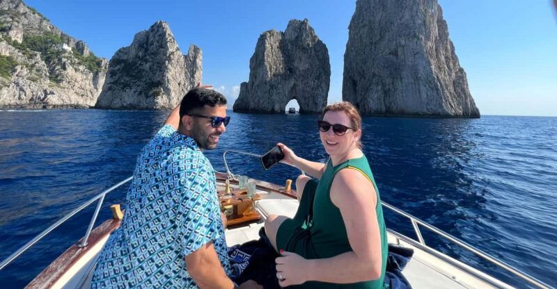 sorrento-luxury-boat-tour-to-capri-with-blue-grotto