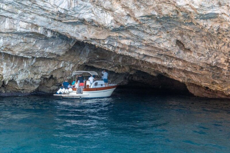 sorrento-private-boat-tour-of-capri-ischia-and-procida