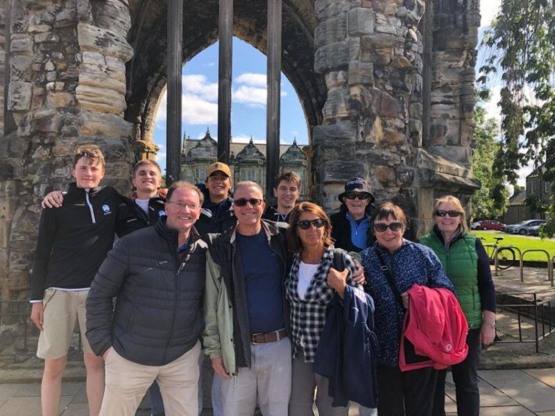 st-andrews-city-highlights-walking-tour-with-cocktail