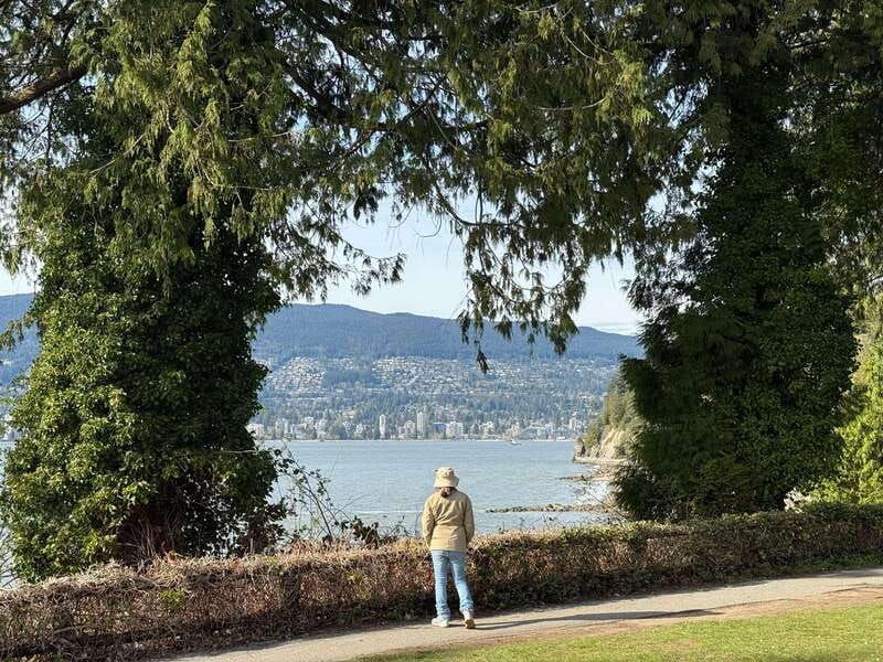 stanley-park-car-tour-comfortcheaper-than-bike-rental-tour