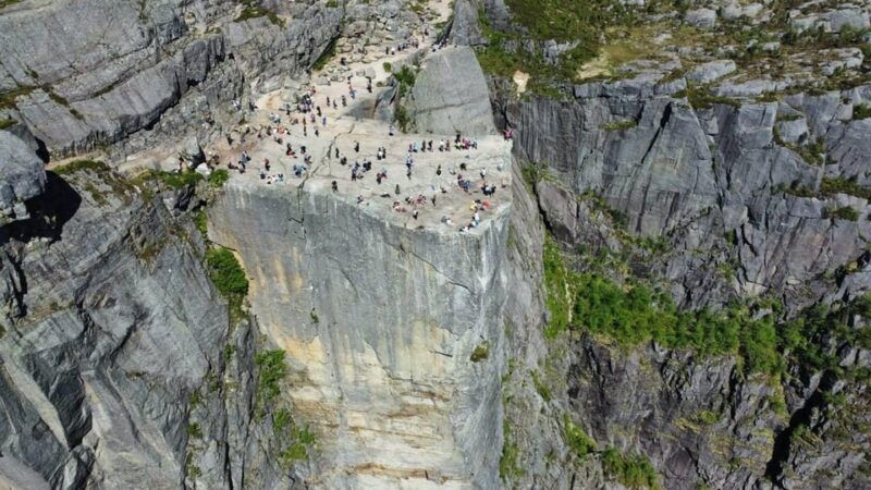 stavanger-preikestolen-tour-with-guide-and-pickup