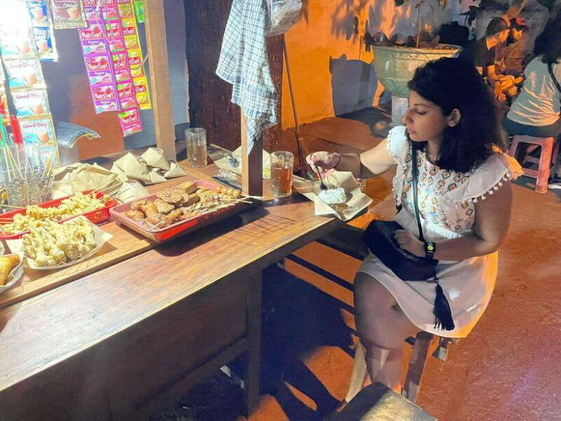 street-food-tasting-by-walking