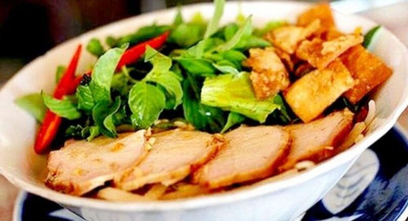 street-food-walking-tour-in-hoi-an-with-5-local-tastings