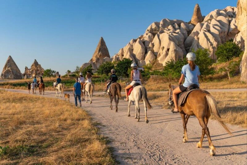 sunset-horseback-riding-experiance