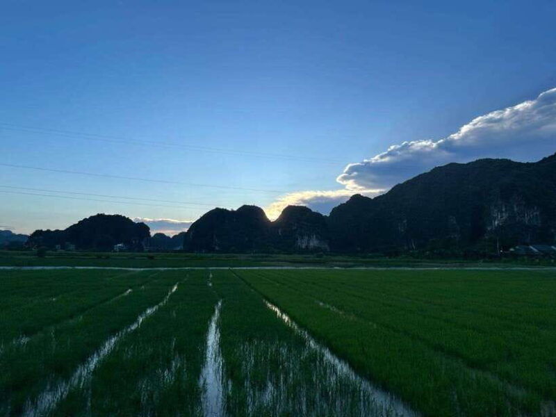 sunset-in-ninh-binh-by-jeep-trang-an-tam-coc-pick-up