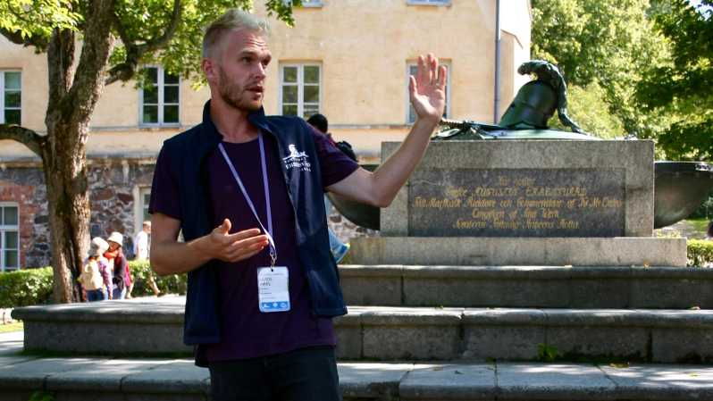 suomenlinna-guided-walking-tour-with-an-authorized-guide