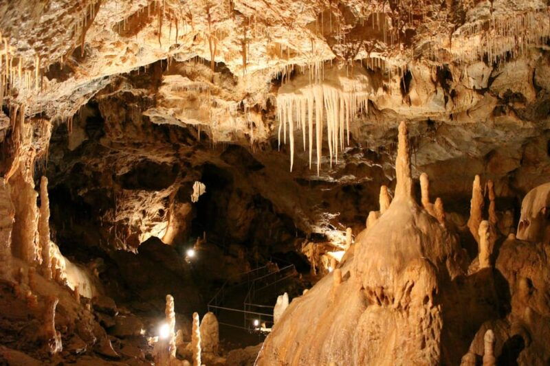 the-bears-cave-1-day-airconditioned-car-tour-from-oradea