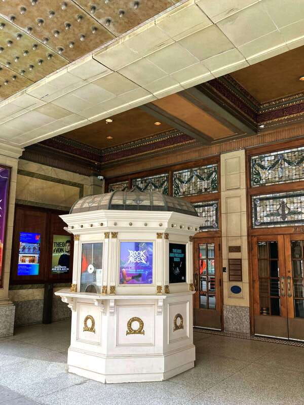 the-reel-toronto-walking-tour-with-smartphone-app