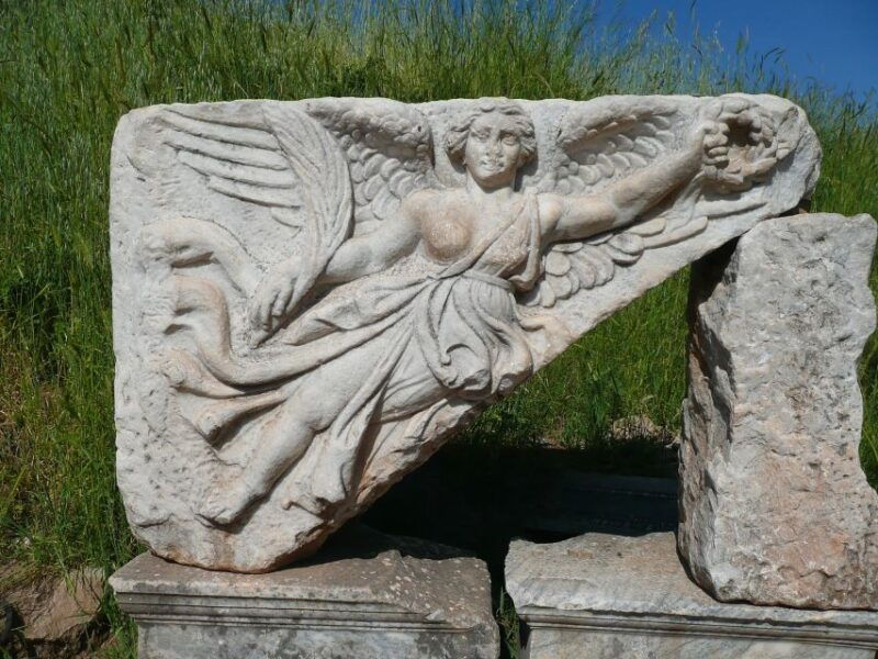 thessalonikijourney-through-ancient-vergina-to-sacred-veria