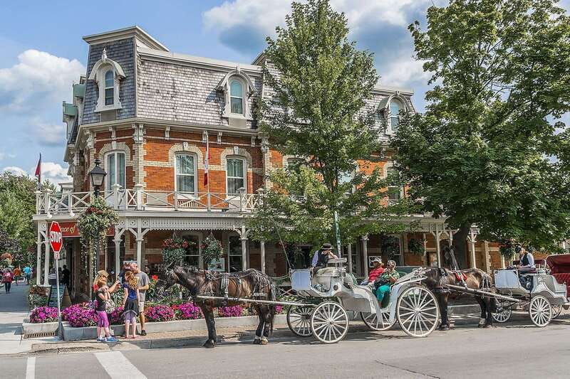 toronto-falls-day-tour-with-boat-cruise-niagara-the-lake