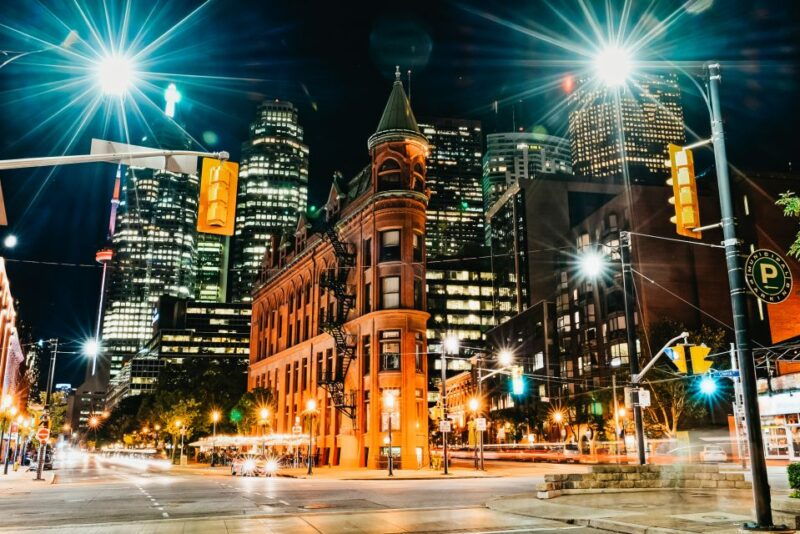 toronto-guided-night-tour-with-cn-tower-entry