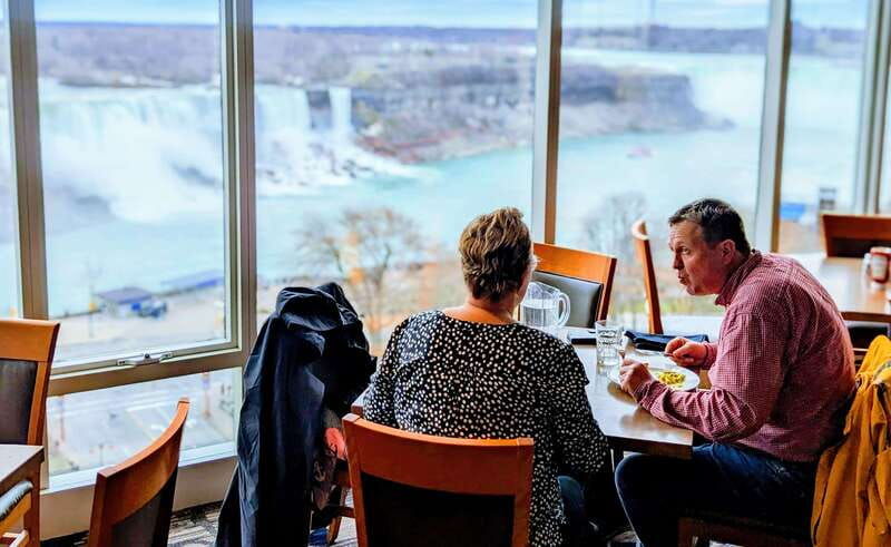 toronto-to-niagara-falls-evening-cruise-lights-tour-2